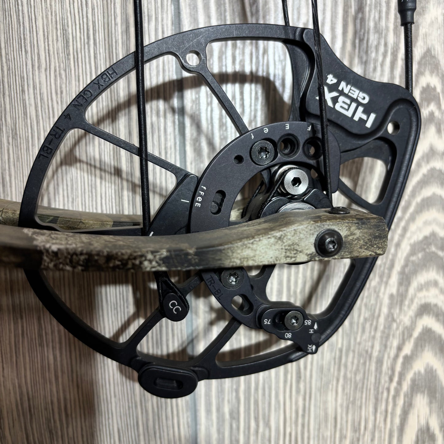Used Hoyt RX-9 LH 70lb Realtree APX