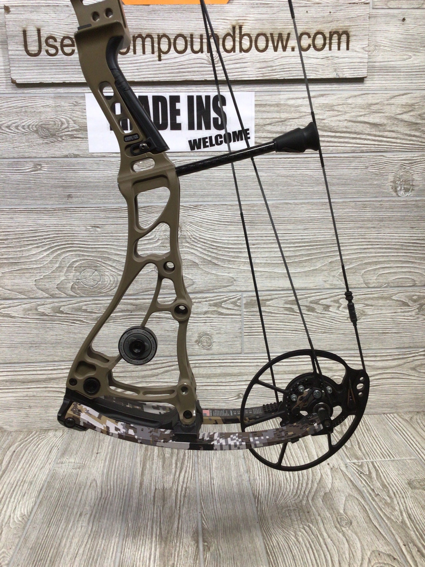 Bowtech Core SS 60-70# Flat Dark Earth/ Elevated 2 limbs 60-70#