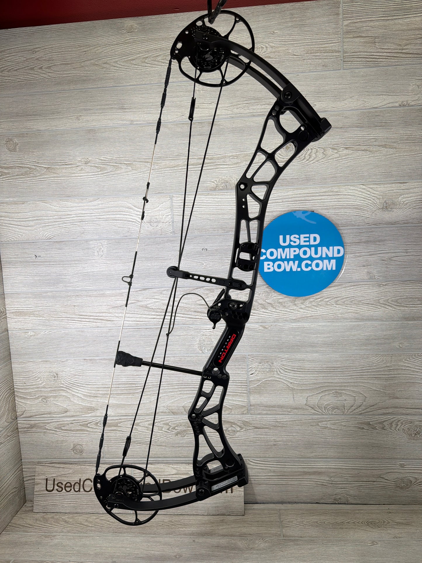 Used Darton Consequence 31 28" 70lb Right Hand Black Bow w Ultrarest