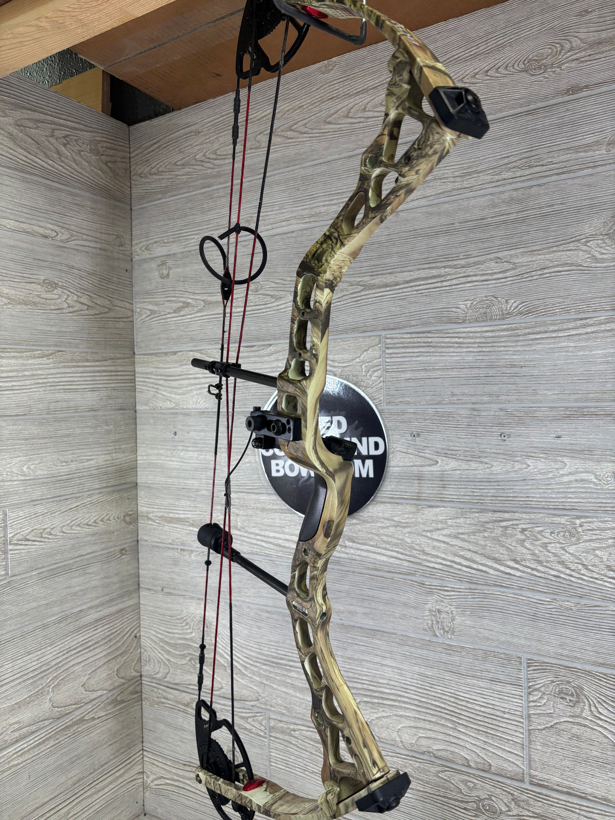 Bowtech Fuel Right Hand 18-30" 30-70lbs Camo