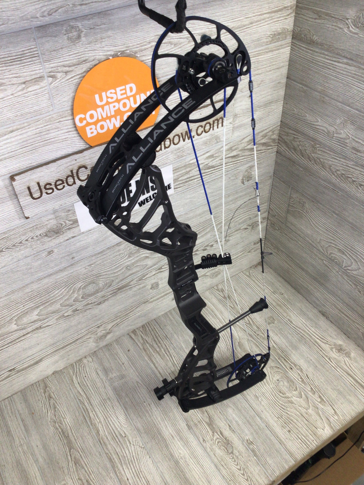 Used Bowtech Alliance 33 Right Handed 60-70# Stealth Grey