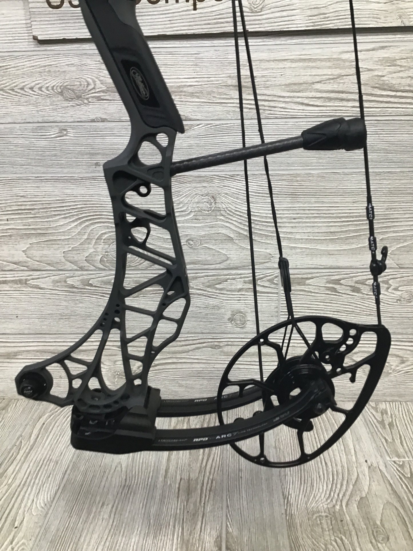 Used Mathews Lift X 29.5 Right Hand Shale Riser/Black Limbs 28/70