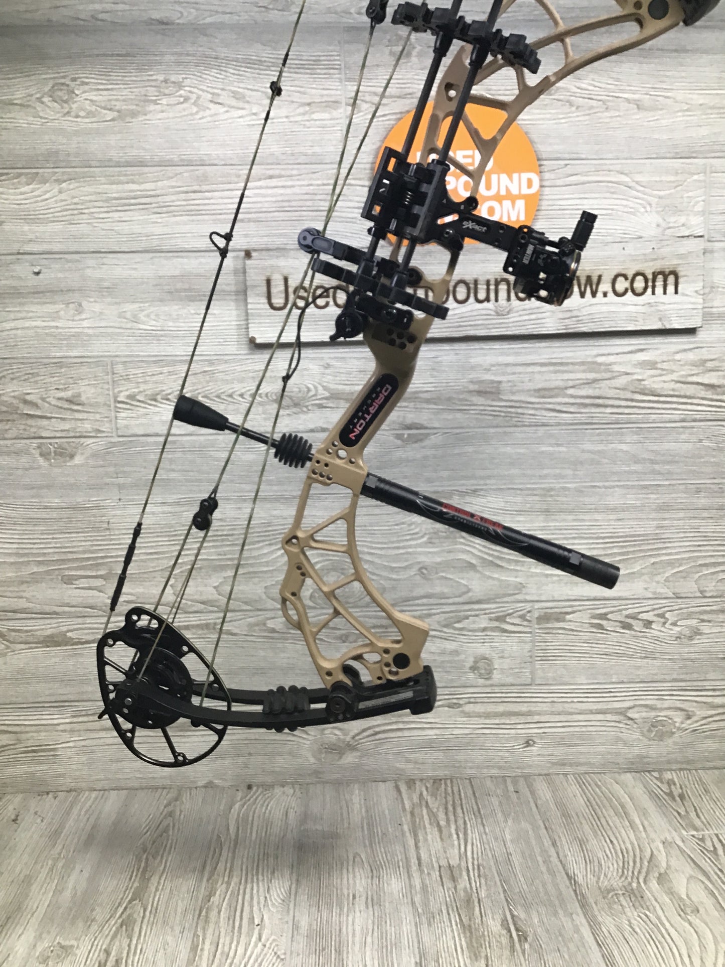 Darton Prelude 32 RIght Handed 60-70# Tan Riser Black limb package