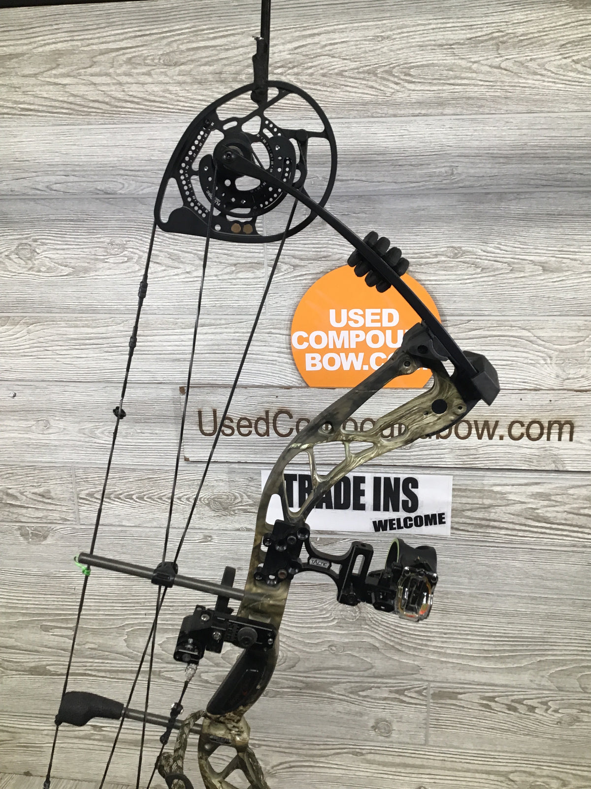 Bowtech Amplify Right Handed 21"-30" 8-70# Camo Package
