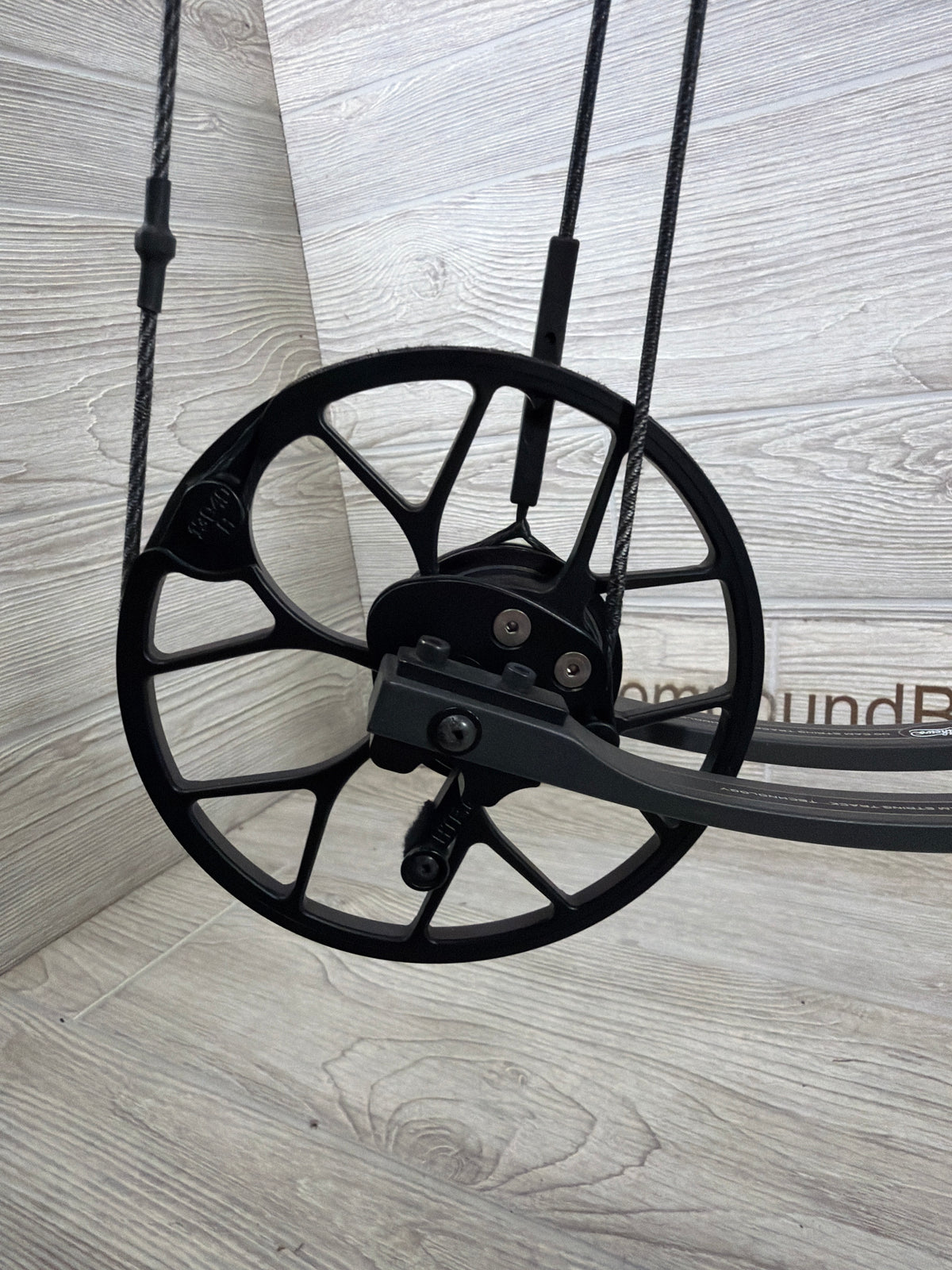 Used Mathews No Cam HTR 27" 70lb Right Hand Stone Bow