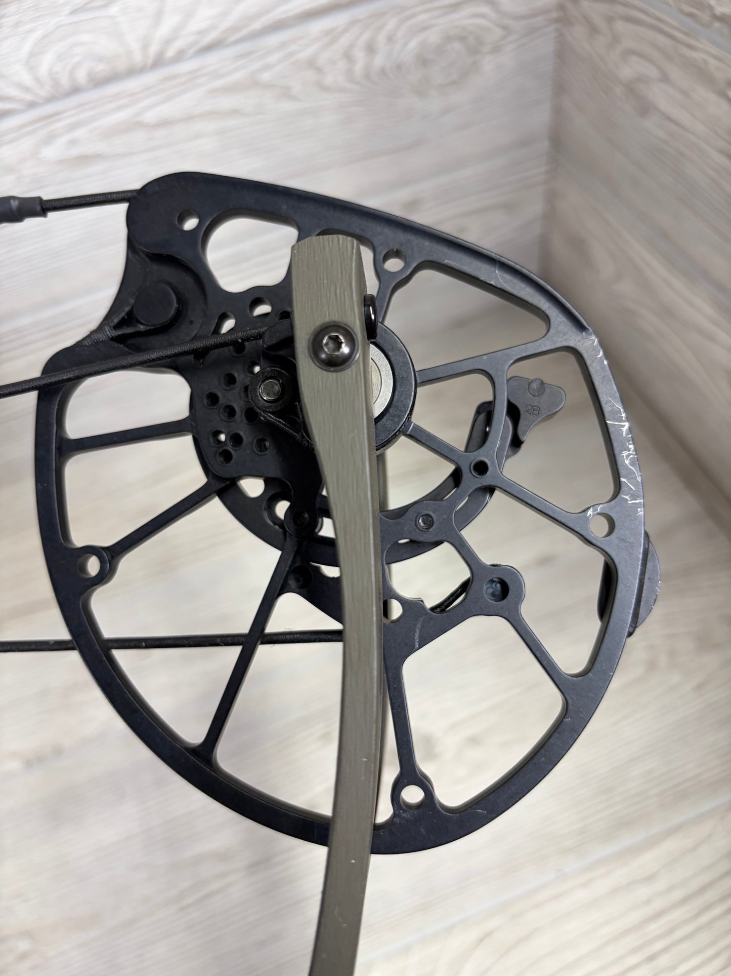 Hoyt RX-8 Ultra Right Hand Wilderness Green 60-70lbs 27-32"