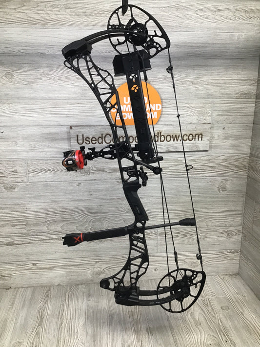 Used Mathews Lift X 29.5 Right Hand Black Bow 29/70 Package