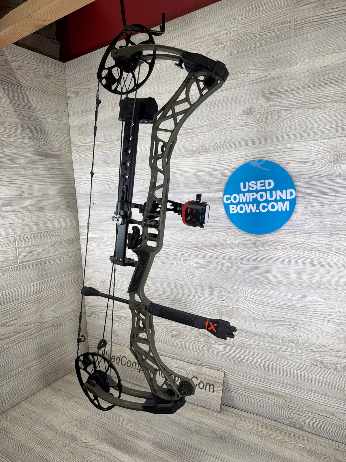 Used Mathews VXR 31.5 27.5" 60lb Left Hand Green Ambush Bow Pkg