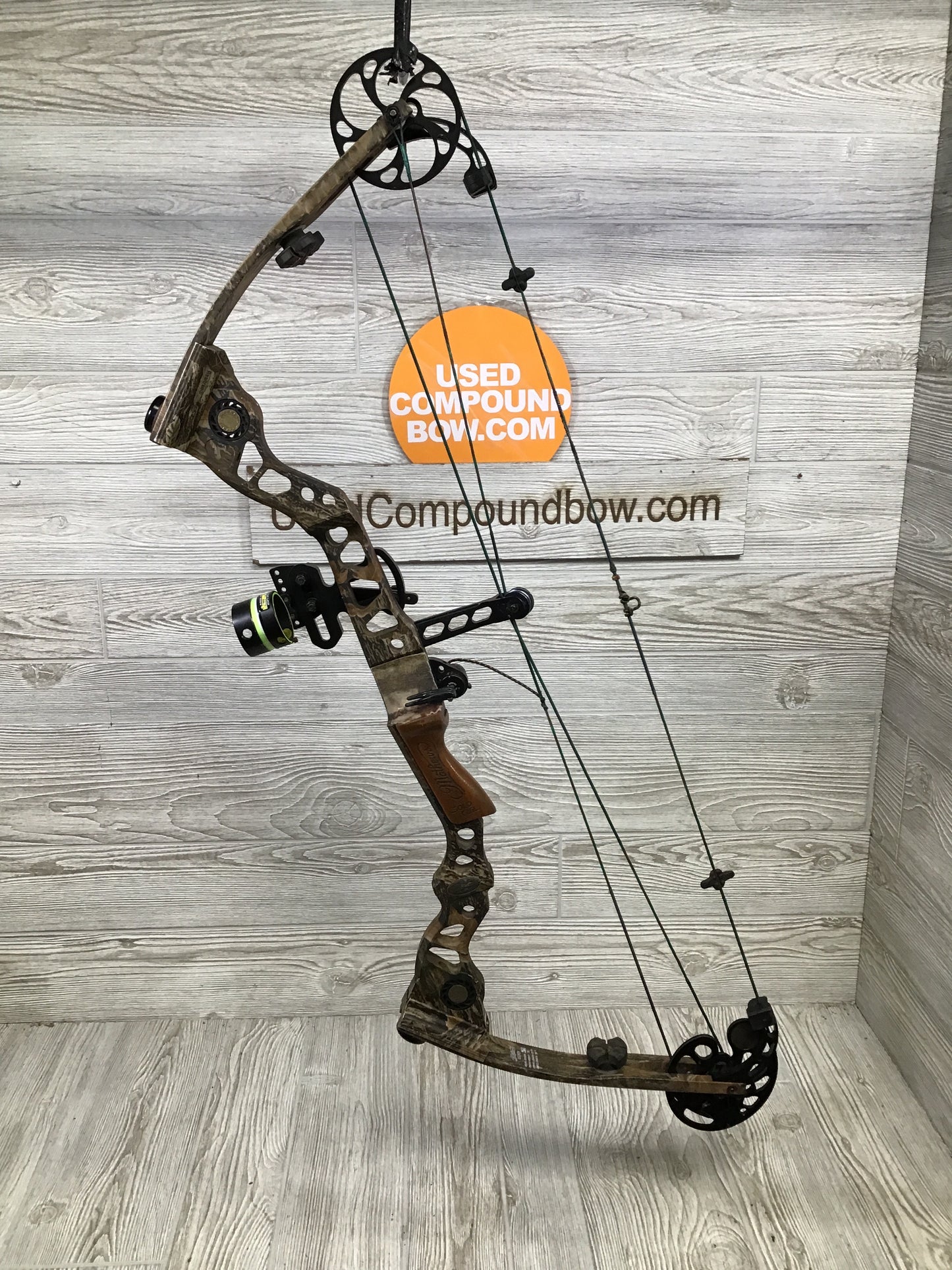 Used Mathews Legacy Right Handed 29" 70lb Package