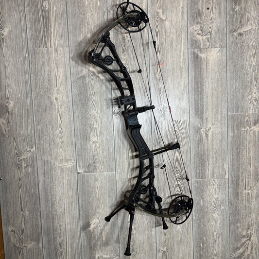 Used Bowtech Virtue Right Hand Black with Kuiu Limbs 60lb with SystmX strings + Bowtech Stand