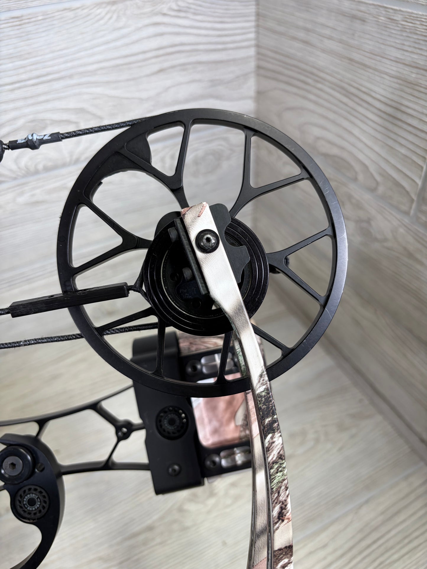 Used Mathews No Cam HTX 27"/70# Left Handed Package