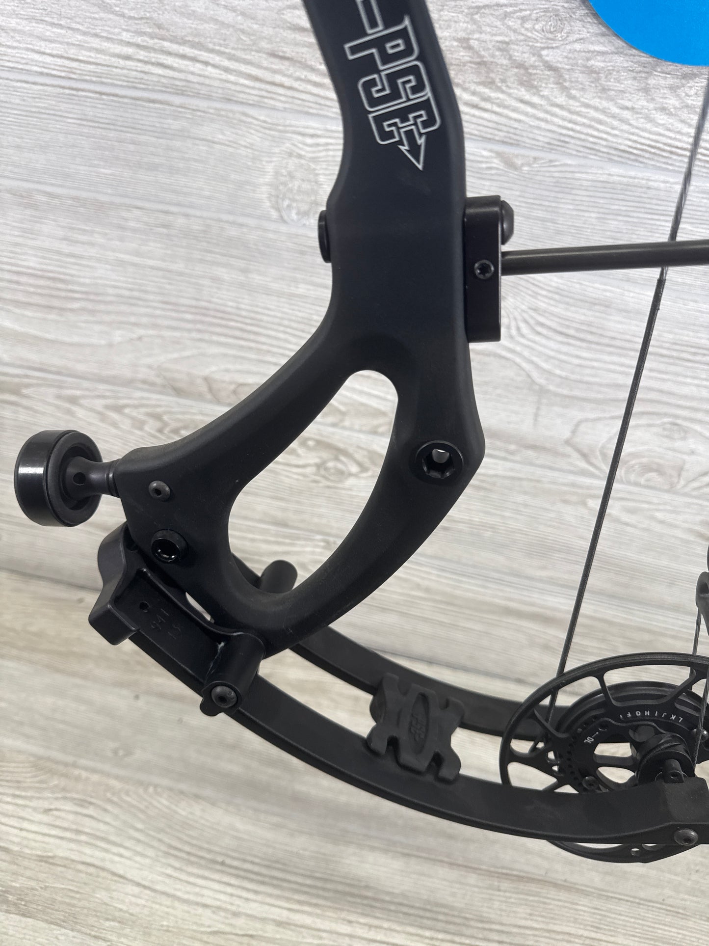 Used PSE Mach 30 DS EC2 Black Right Handed 24.5-30" 60/70#