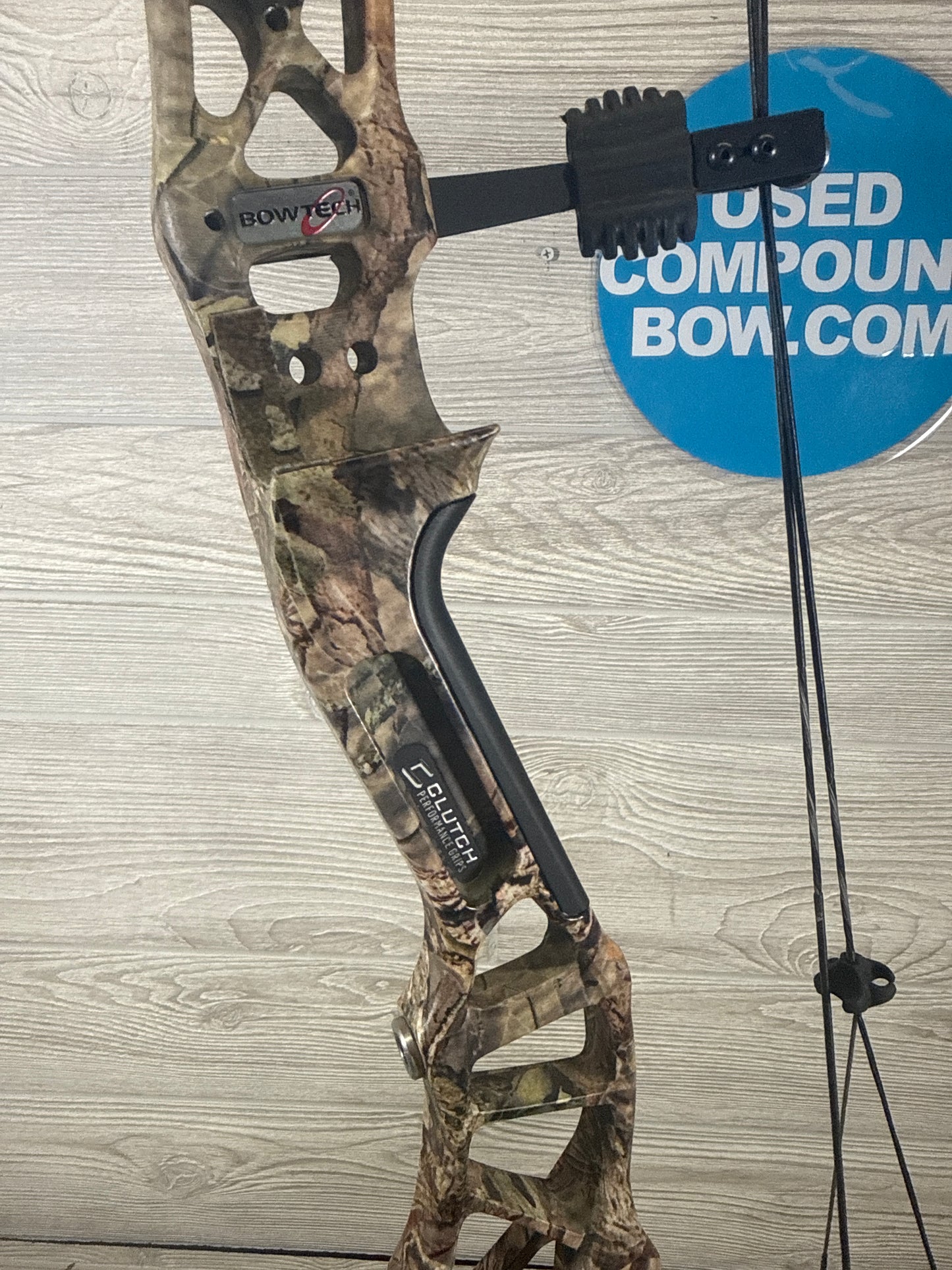 Bowtech Realm Breakup Camo 50lb RH