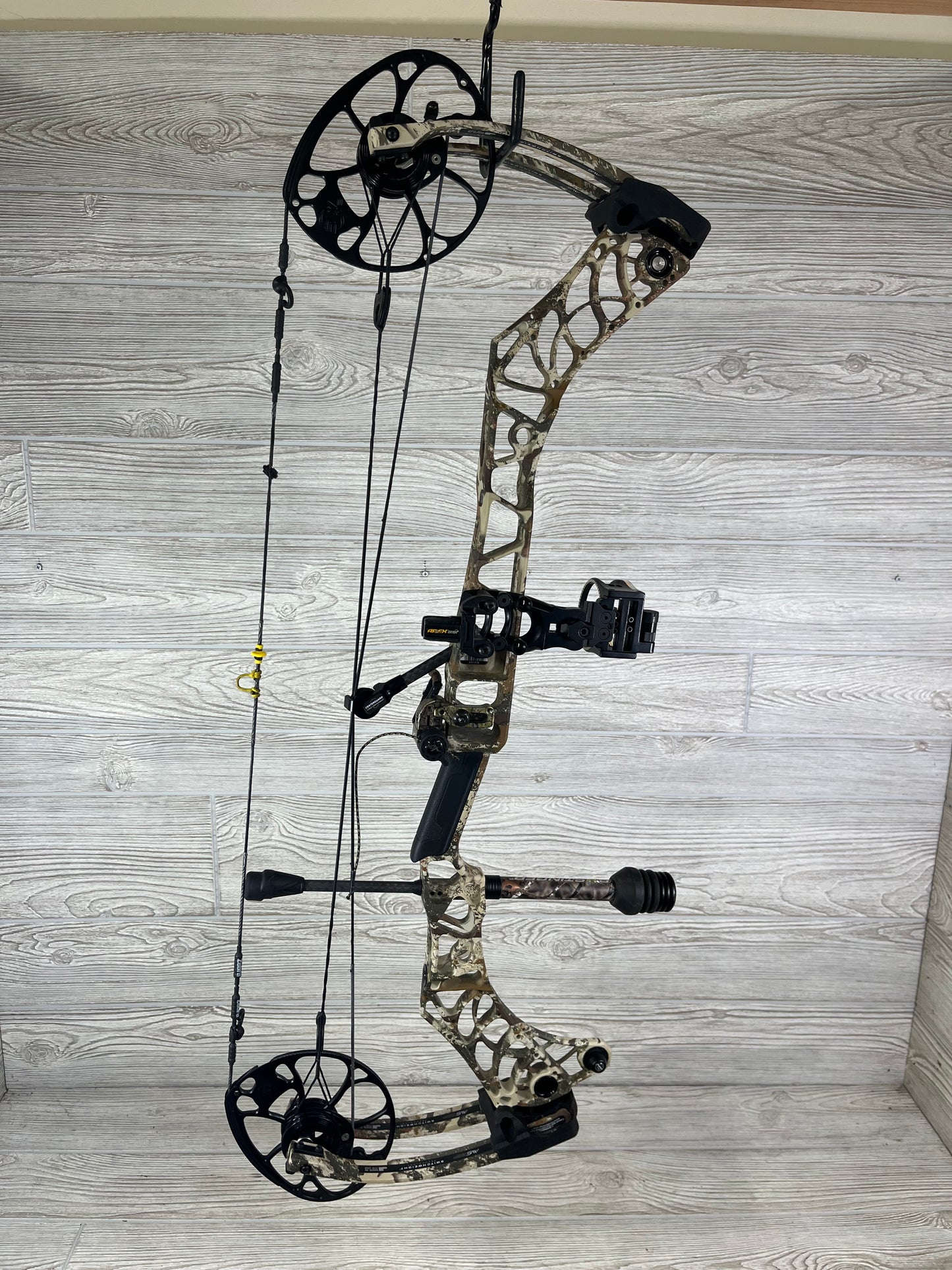 Used Mathews V3 31 Right Hand First Lite LOADED Package