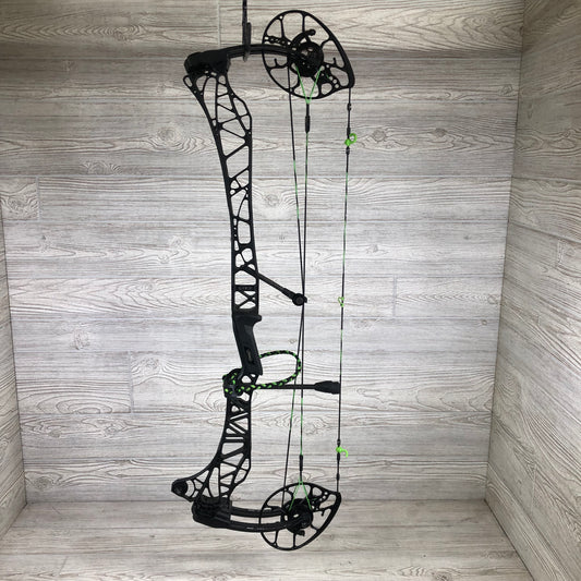 Used Mathews Lift X 33 Black RH Bow green and black custom strings