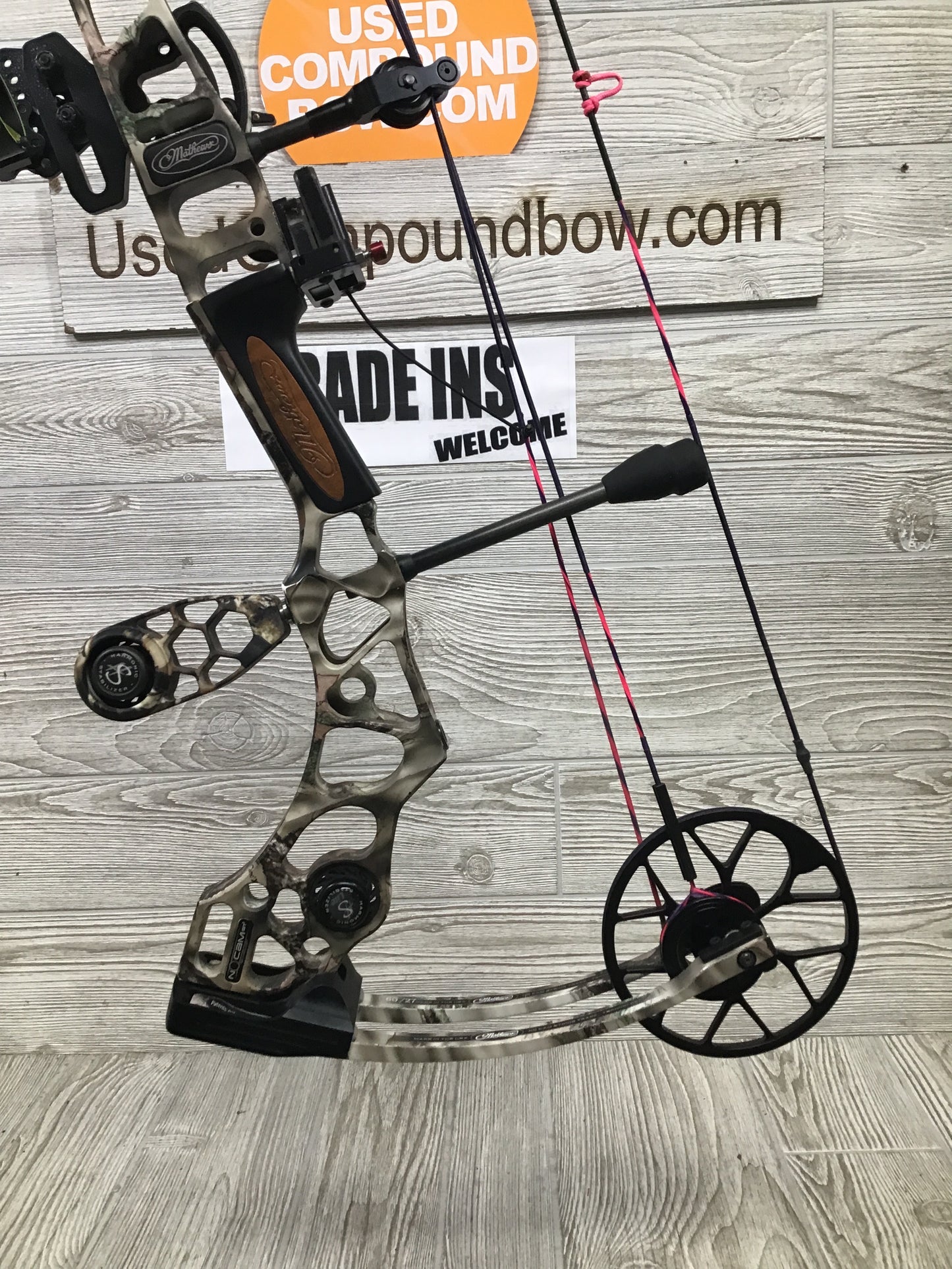 Used Mathews No Cam HTX Lost Camo 26.5"/60# Right Handed Package