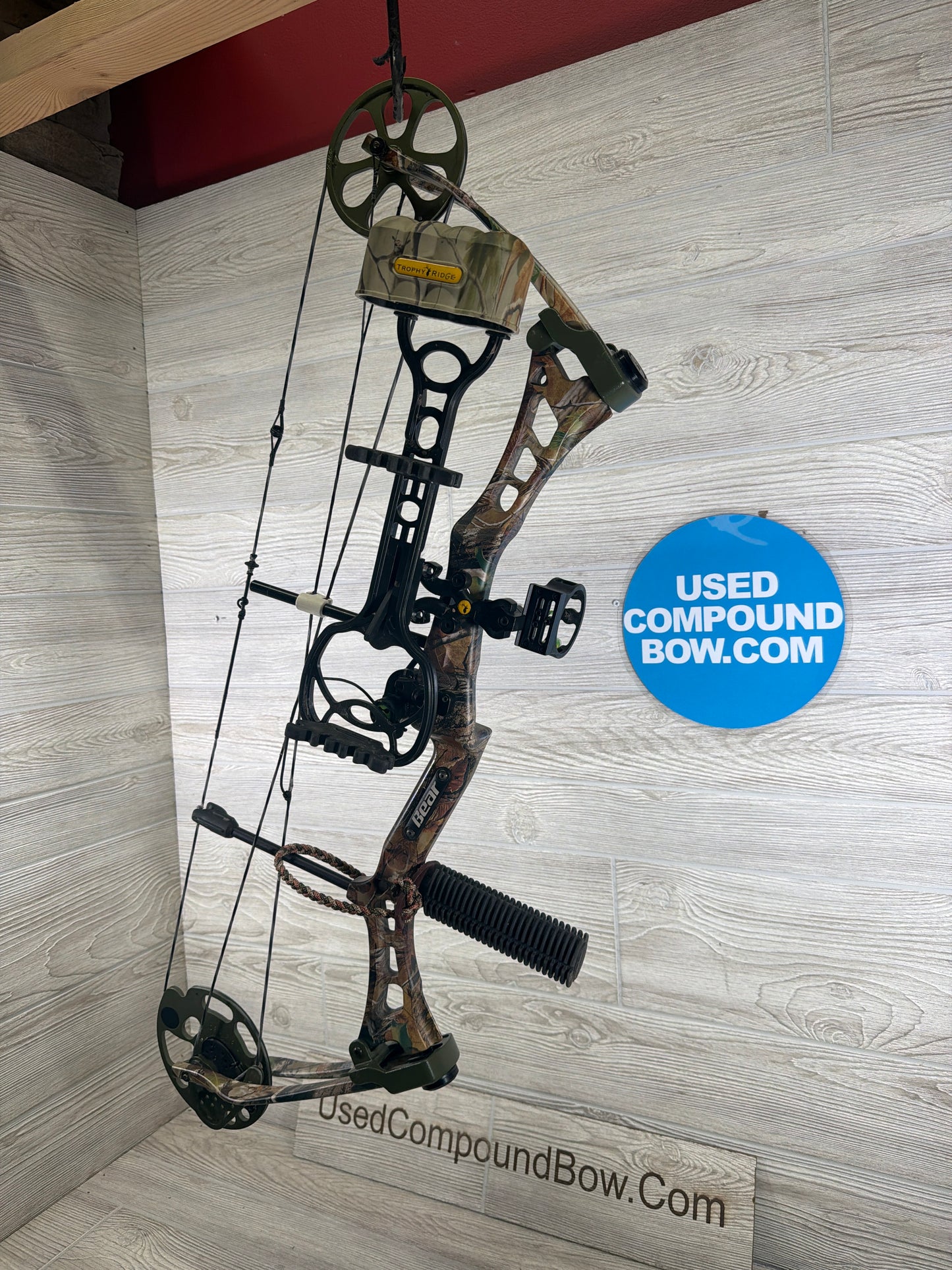 Used Bear Encounter 28" 70lb Right Hand Camo Bow PKG