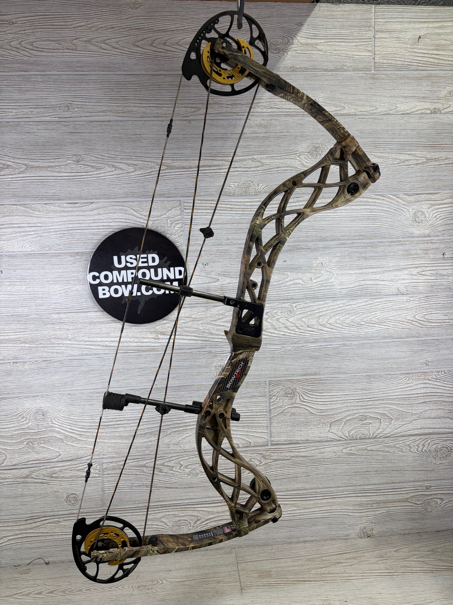 Bowtech Carbon Icon Right Handed 60-70# Camo