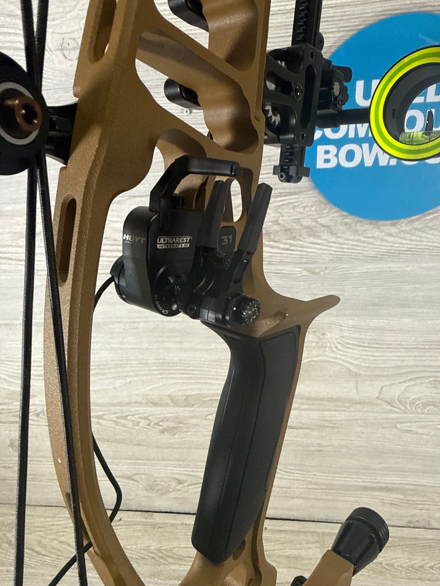 Hoyt VTM 31 Left Hand Burbon package