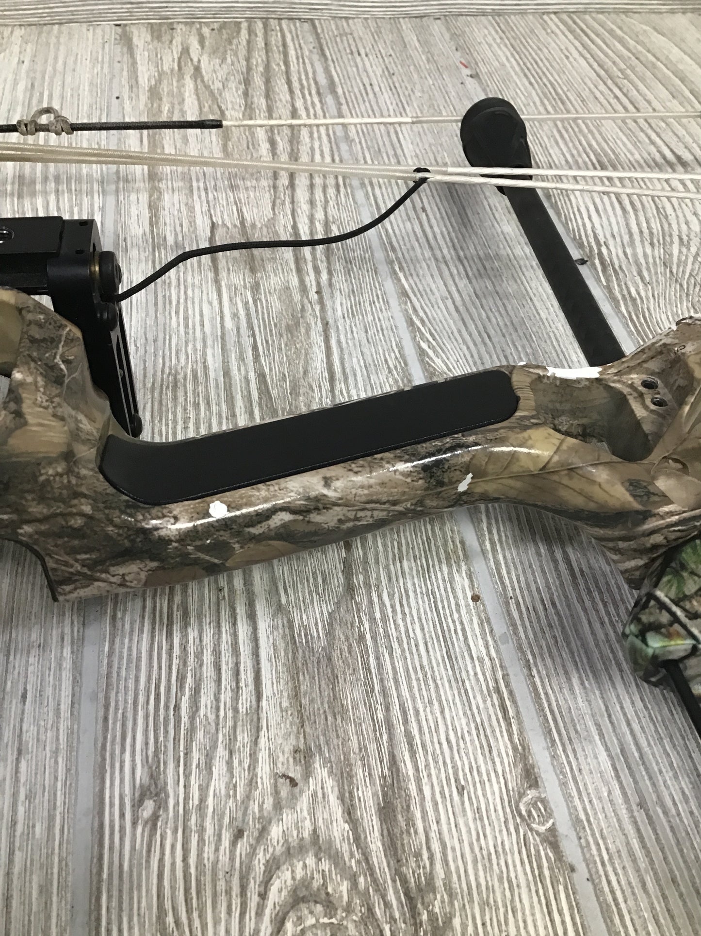 Used Mathews Traverse LH 60lbs Realtree dipped Package