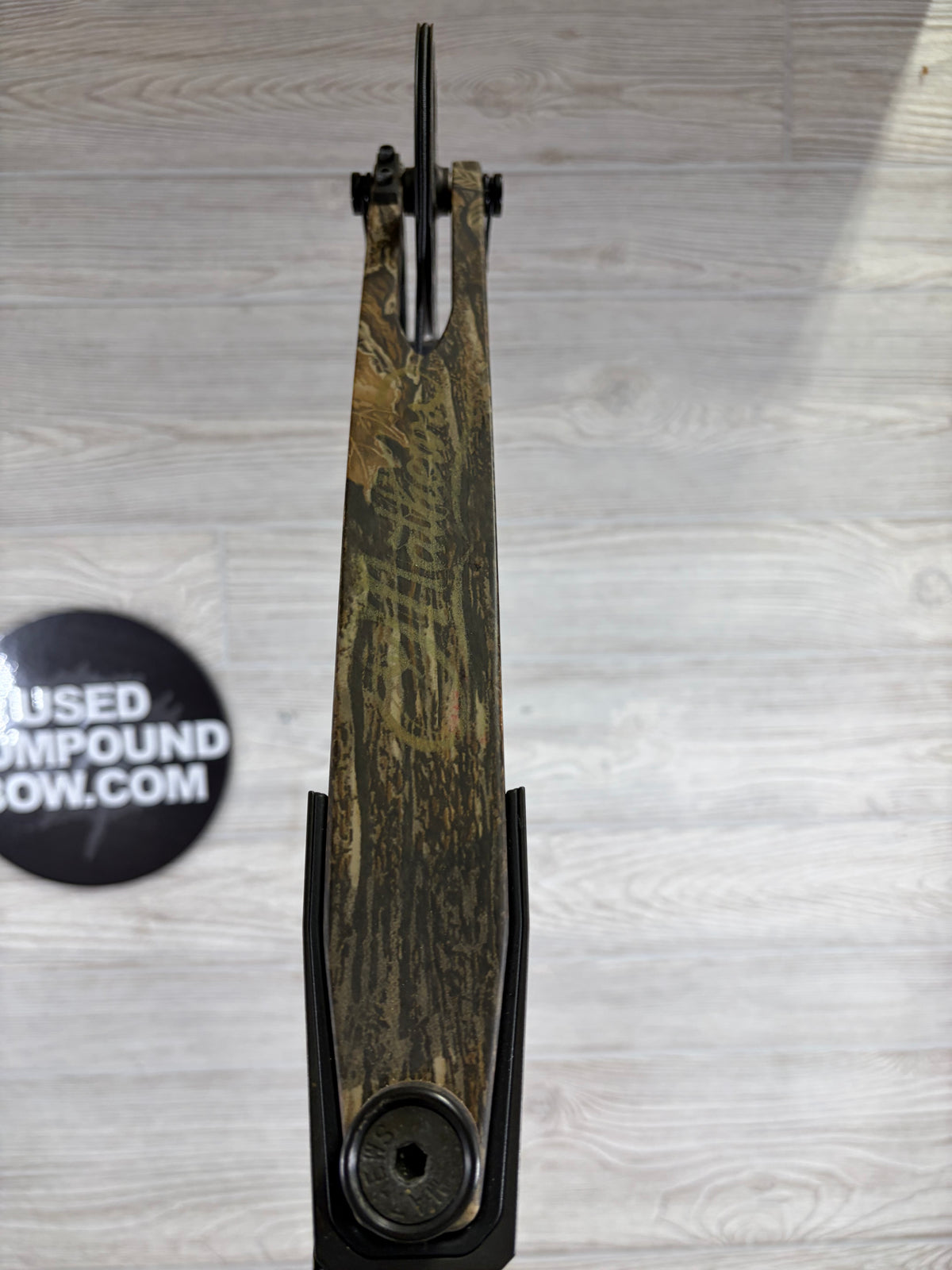 Used Mathews LX 30" 70lb Right Handed Bow Pkg