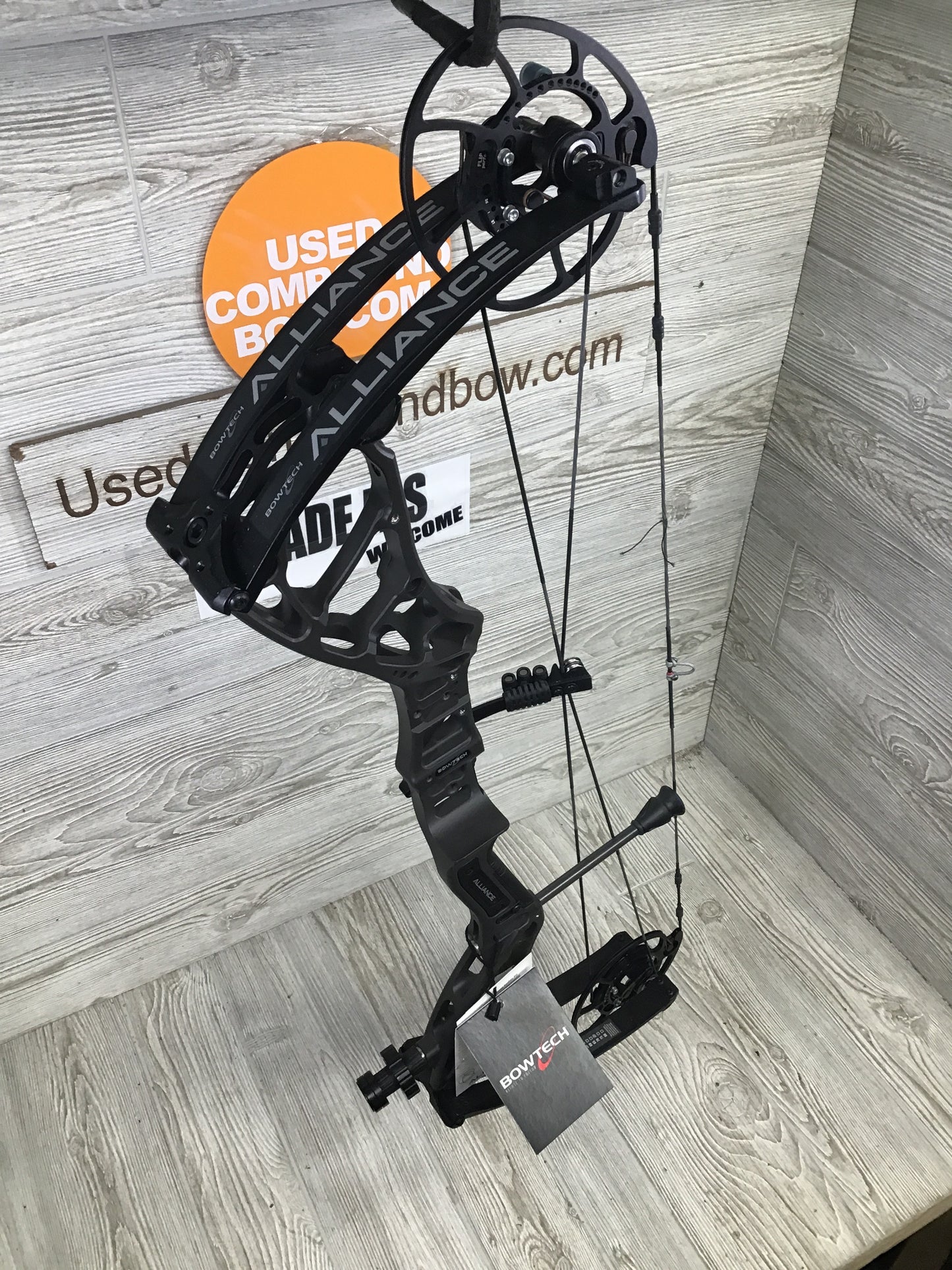 Used Bowtech Alliance 30.5 Right Handed 60-70# Stealth Gray