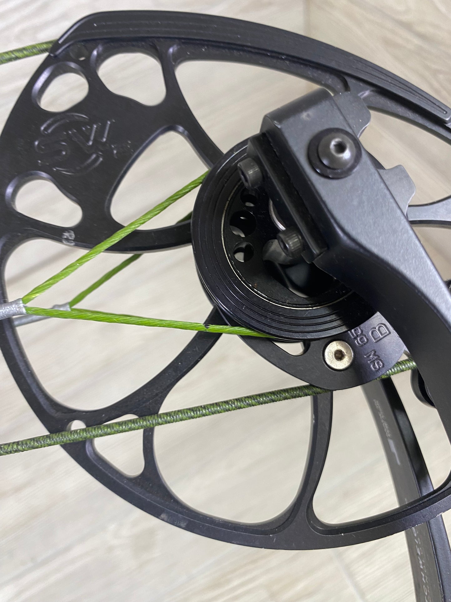 Used Mathews V3 31 Right Hand Green Black Limbs CUSTOM!