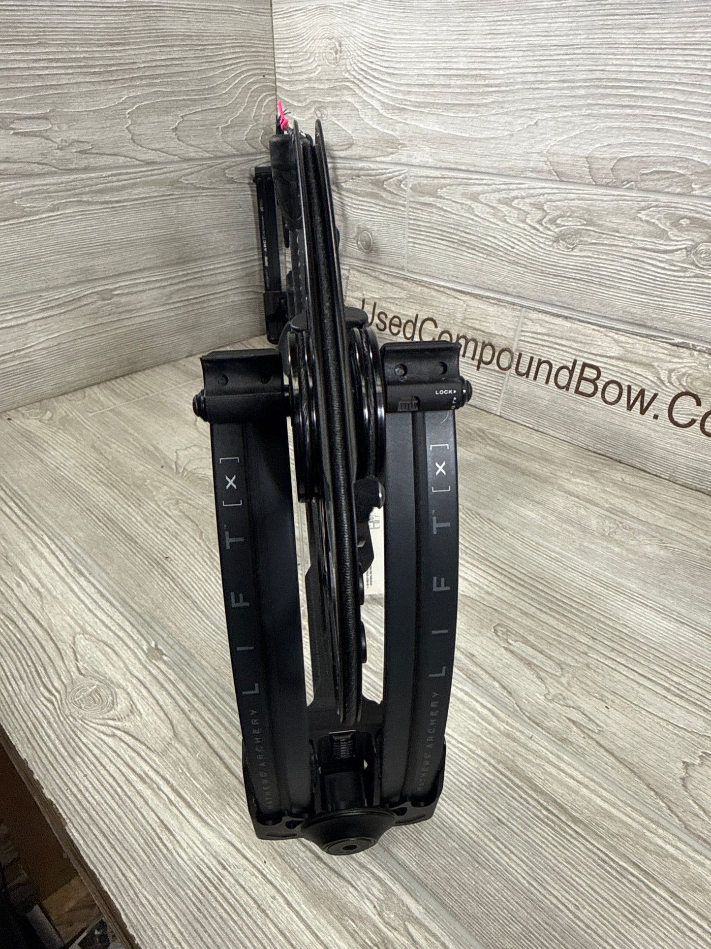 Used Mathews Lift X 29.5 Right Hand Black Bow
