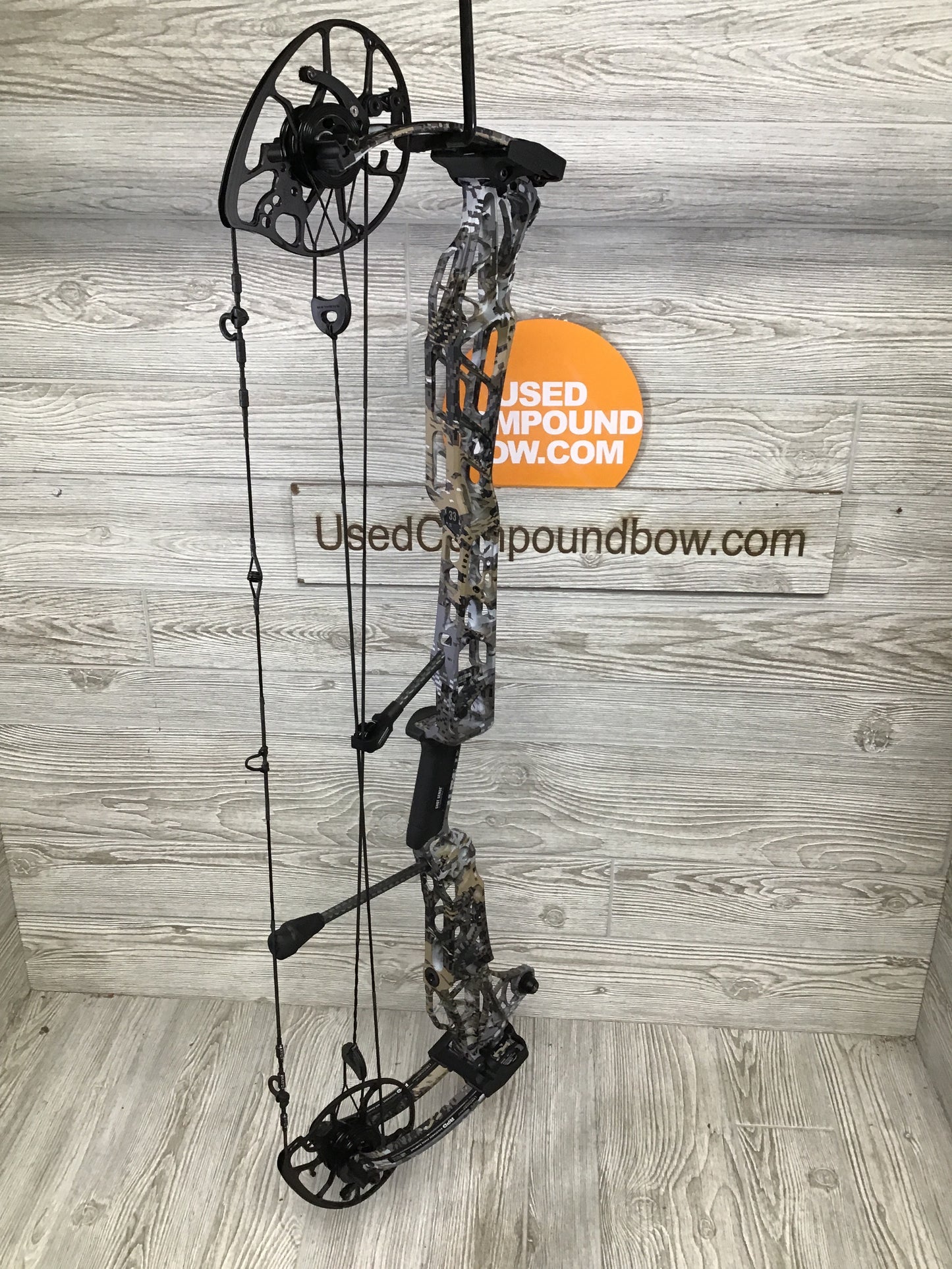 Used Mathews Lift 33 Elevated 2 Right Hand 28.5-60-85