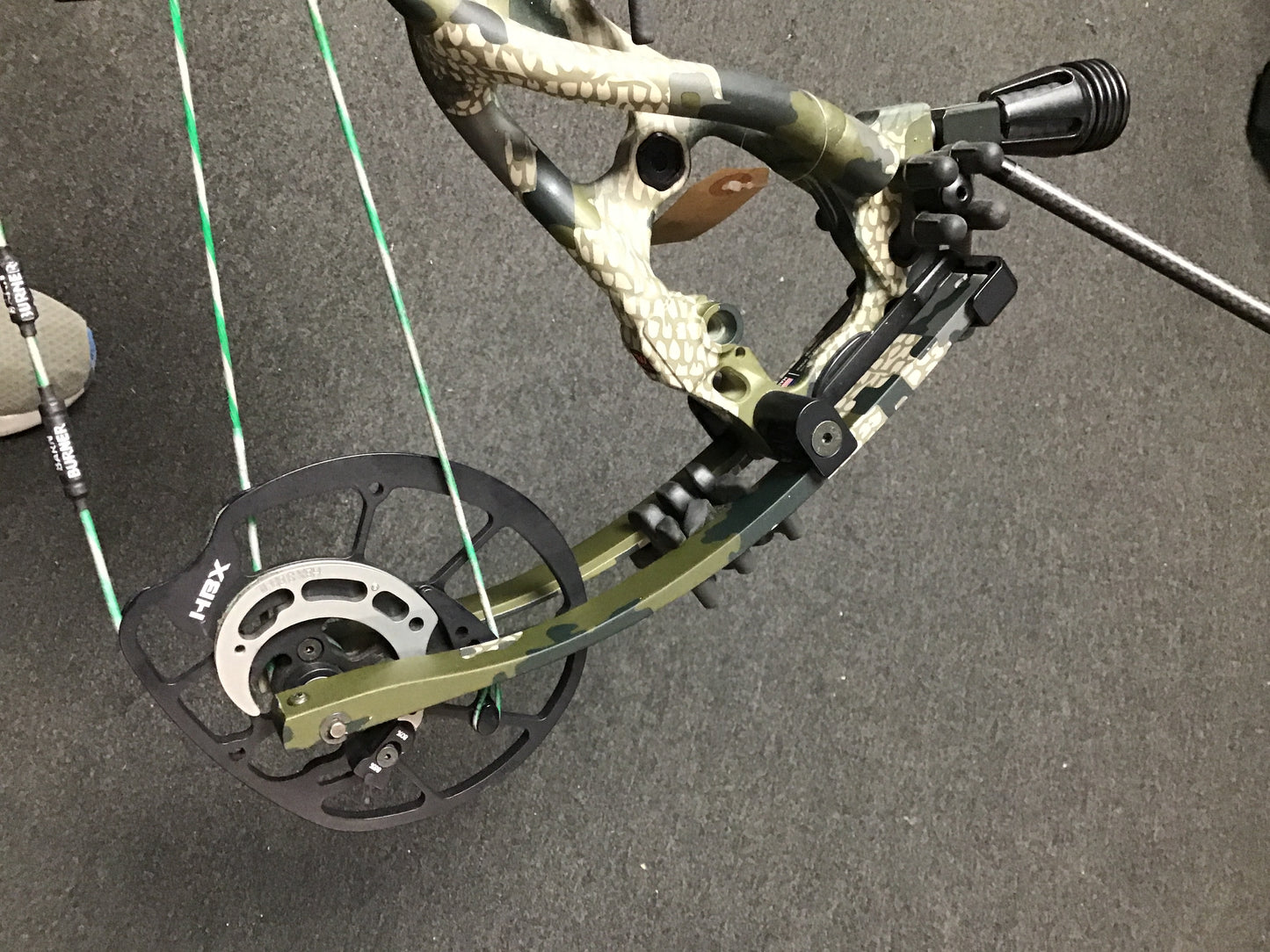 Hoyt RX-5 Wilderness 60-70# 25-30 Right Hand Package