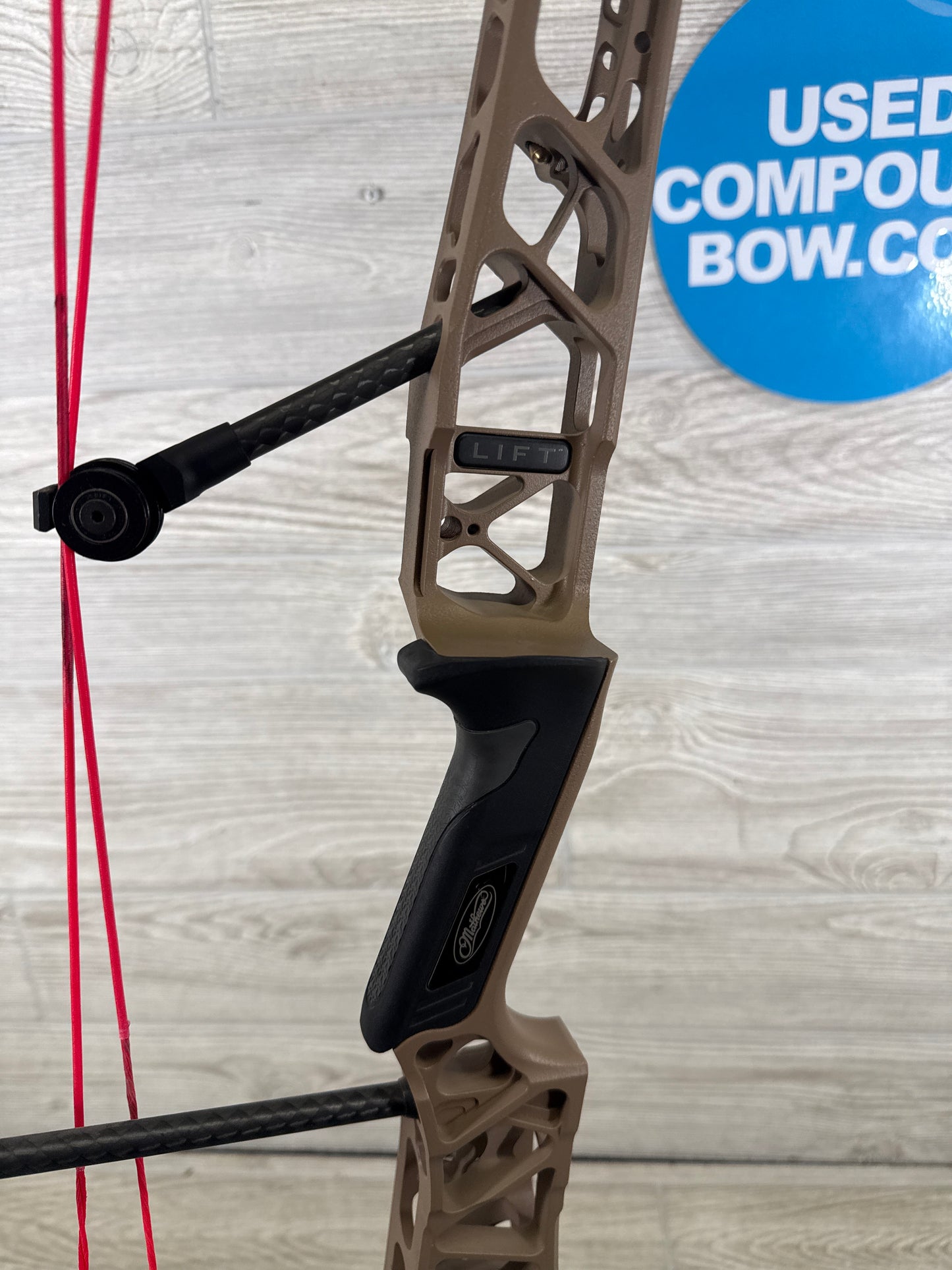Used Mathews Lift X 33 Earth with Black limbs LH