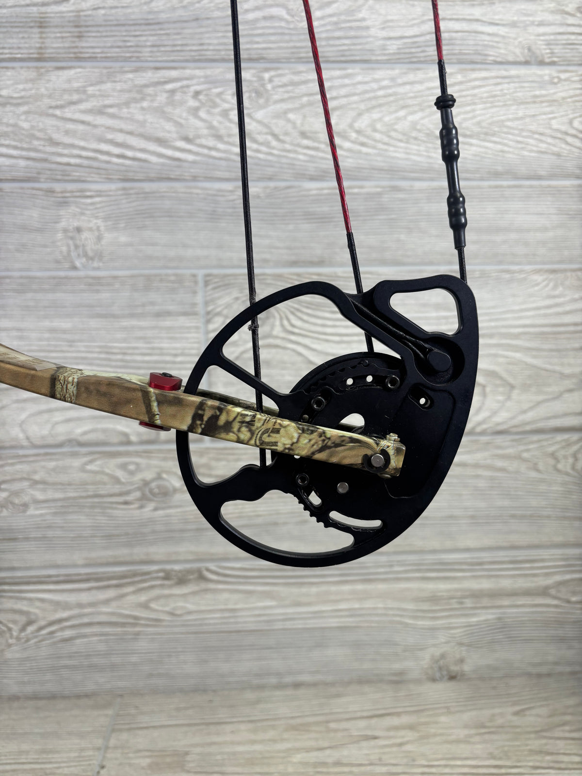Bowtech Fuel Right Hand 18-30" 30-70lbs Camo