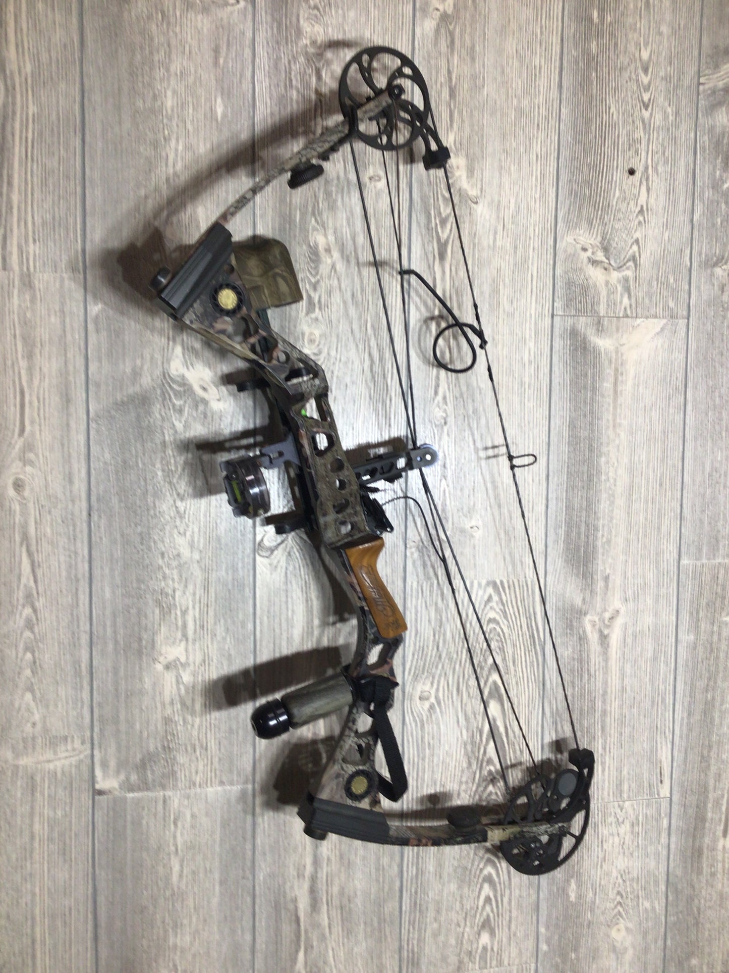 Mathews Outback 29" 70lb Right Handed Bow PKG