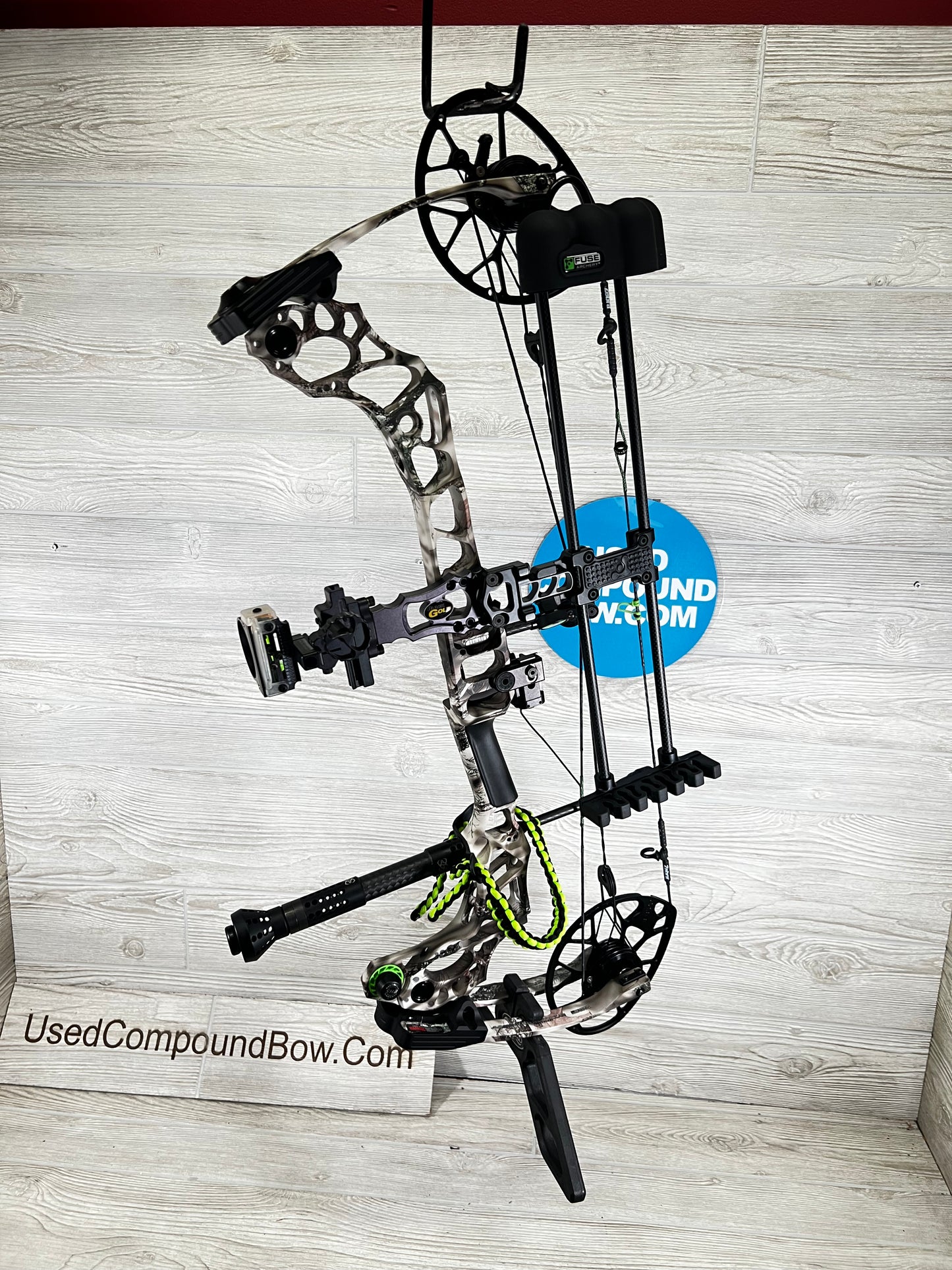 Mathews Triax 70lb Lost XD camo Left Hand Bow Package