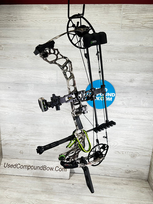 Mathews Triax 70lb Lost XD camo Left Hand Bow Package