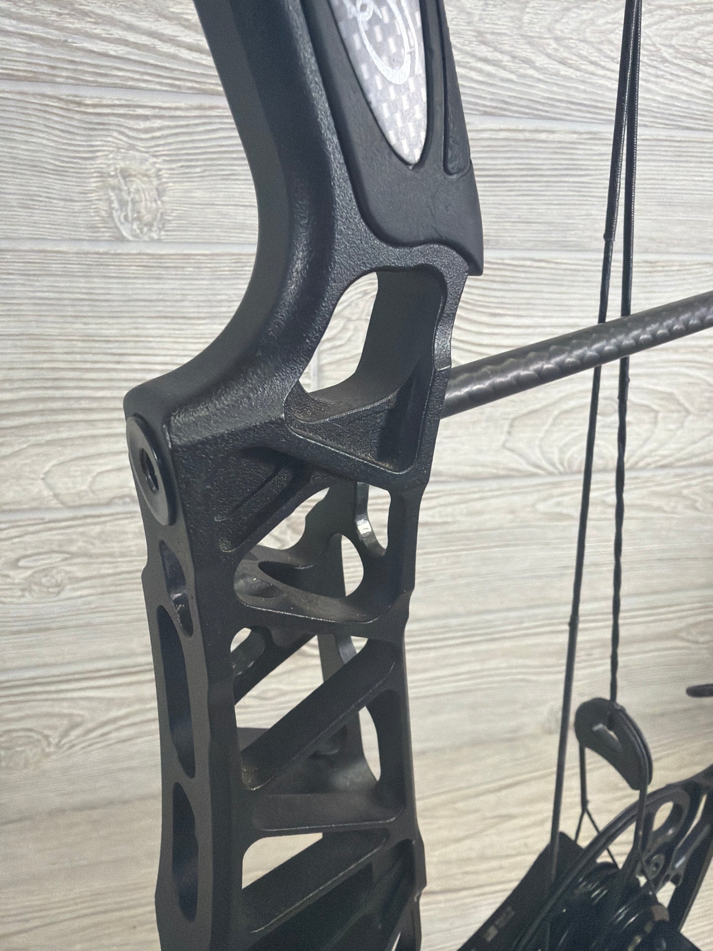 Used Mathews Lift 33 Black Right Hand 31" 70LB