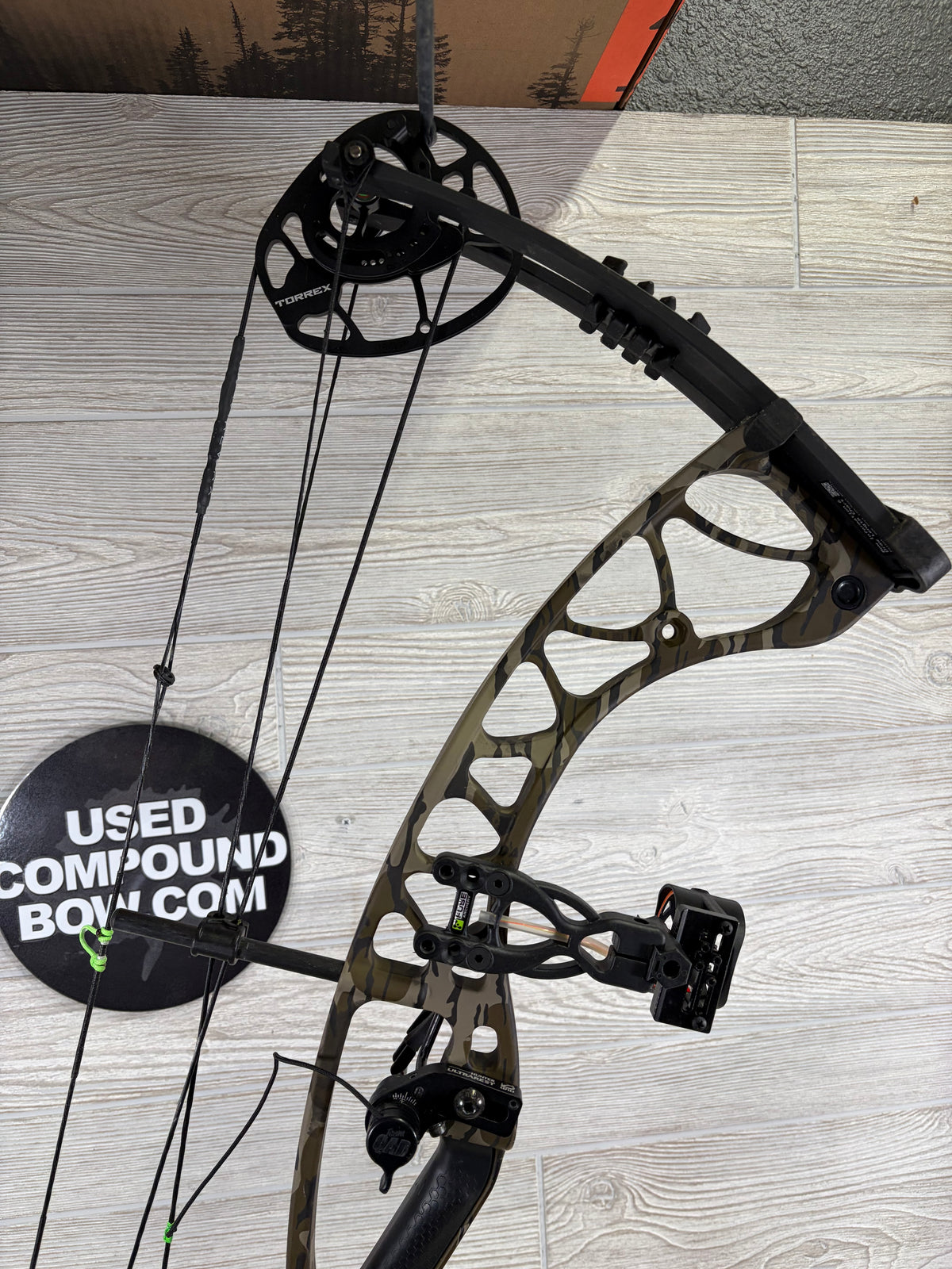 Used Hoyt Torrex Package RH Camo 60-70lbs 26-30" Draw