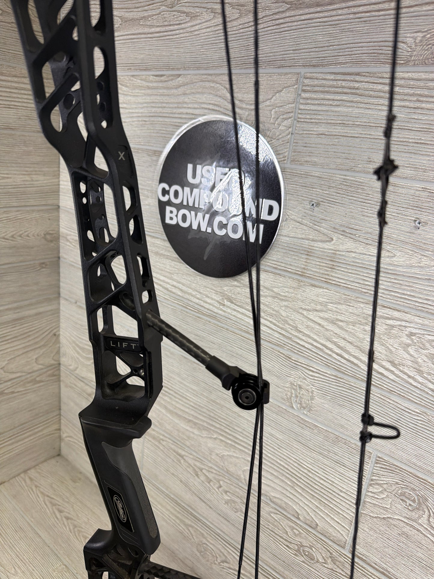 Used Mathews Lift X 33 RH Black Bow