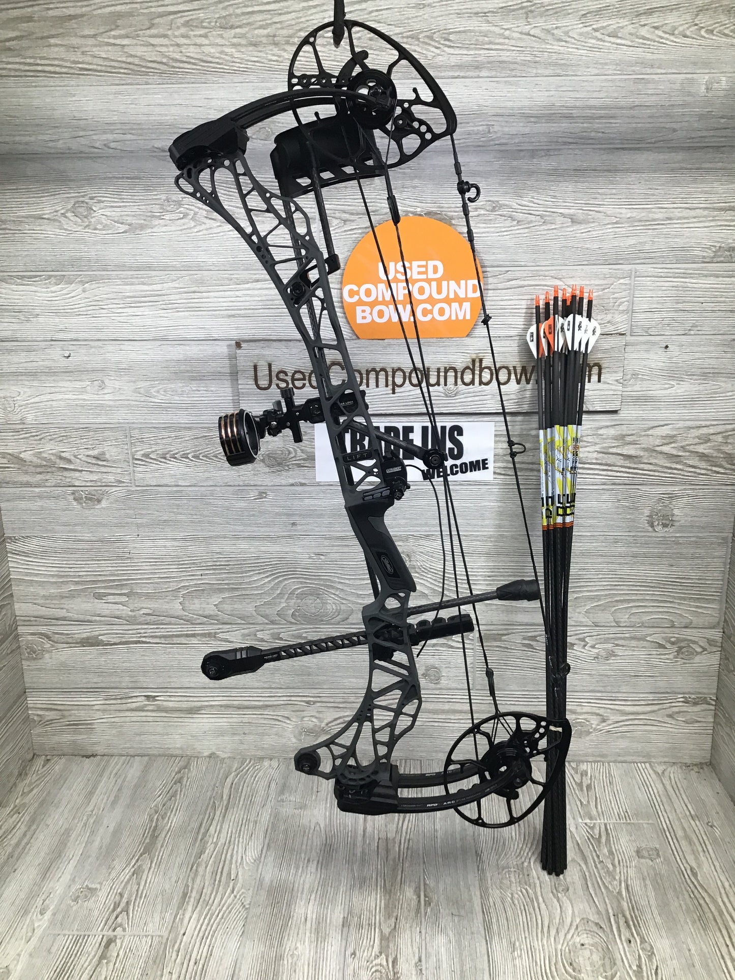 Used Mathews Lift X 29.5 Right Hand Shale Riser/Black Limbs 28/70 LOADED Package