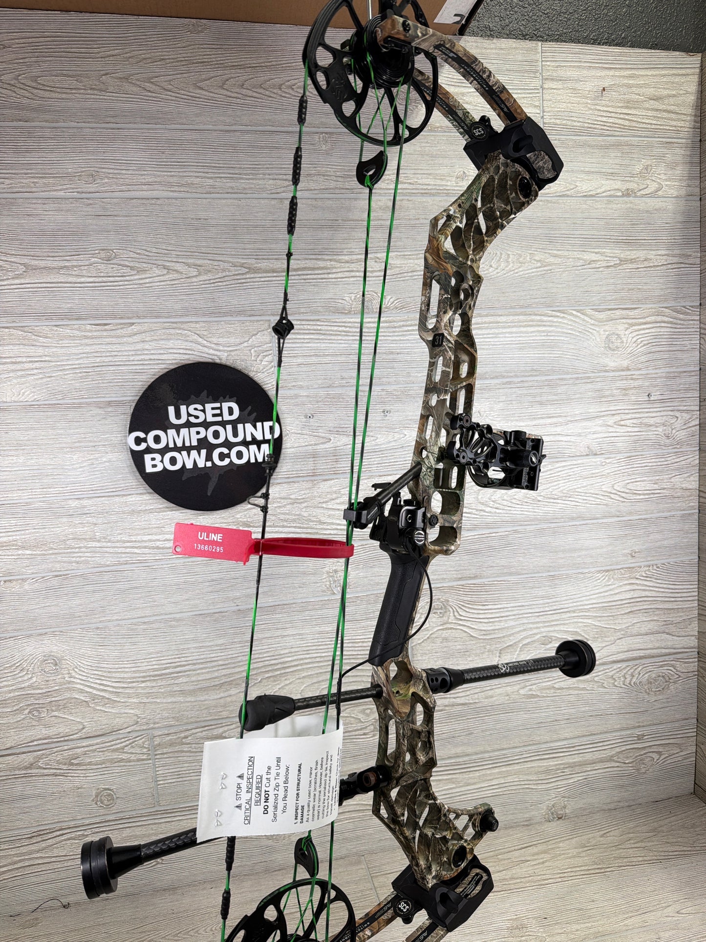 Used Mathews V3 31 30" 70lb RH Realtree Edge PKG