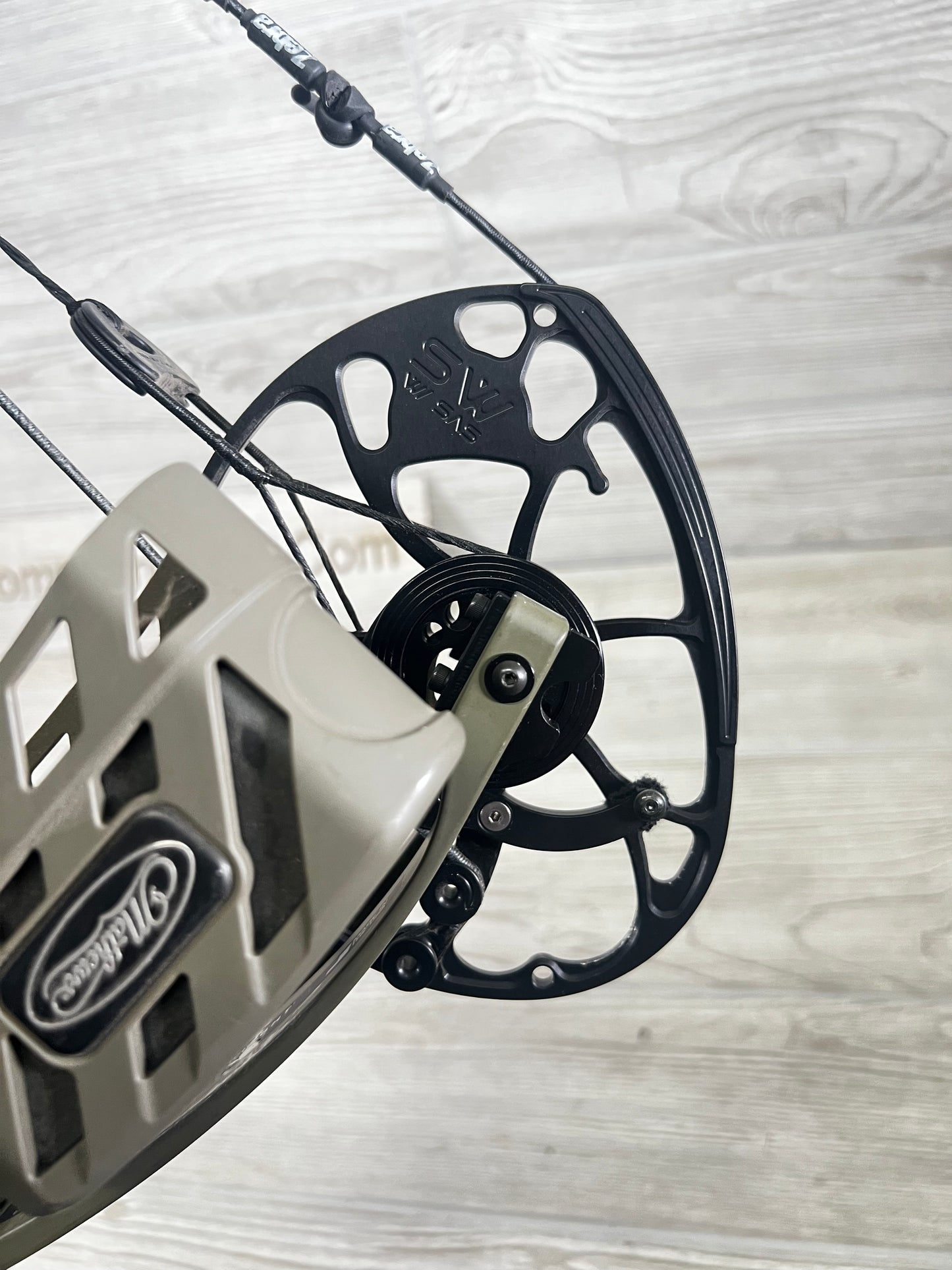 Used Mathews V3X 29 Ambush Green Right Handed Garmin Package