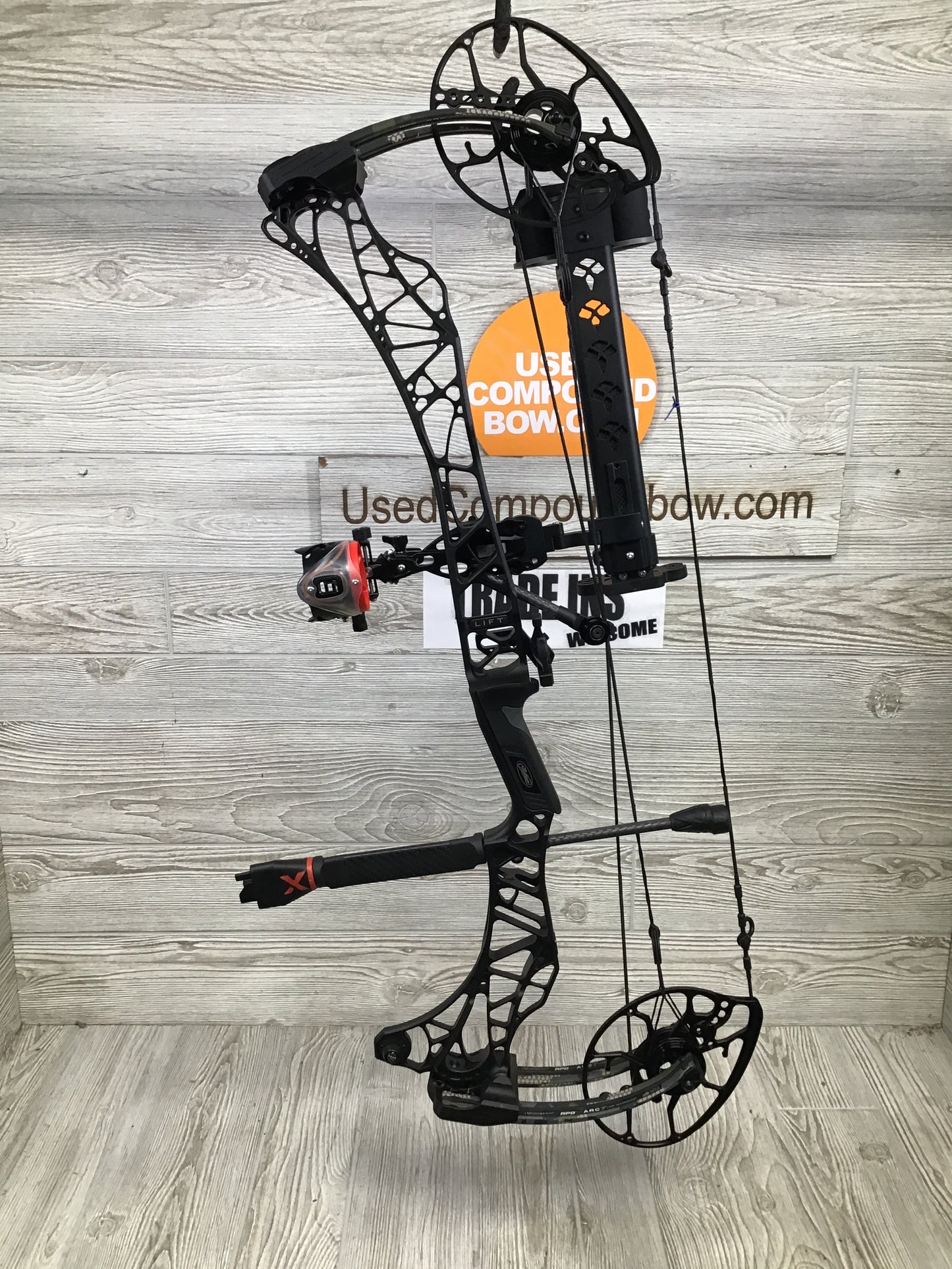 Used Mathews Lift X 29.5 Right Hand Black riser/Kuiu Verde limbs Bow 29.5"/70# package