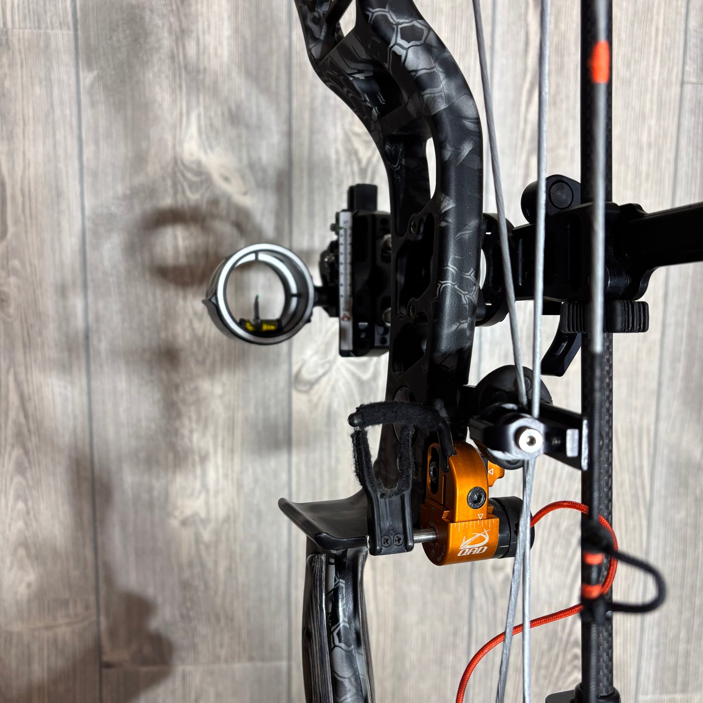 Used Obsession Def-Con 6 RH 28" 70lb Bow Package