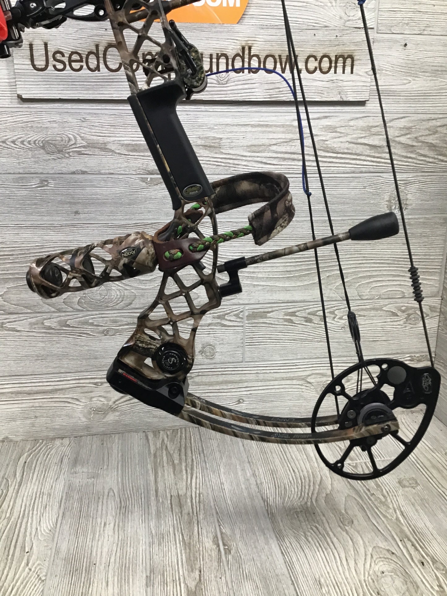 Used Mathews Chill 30/70 lost camo Package Right Handed