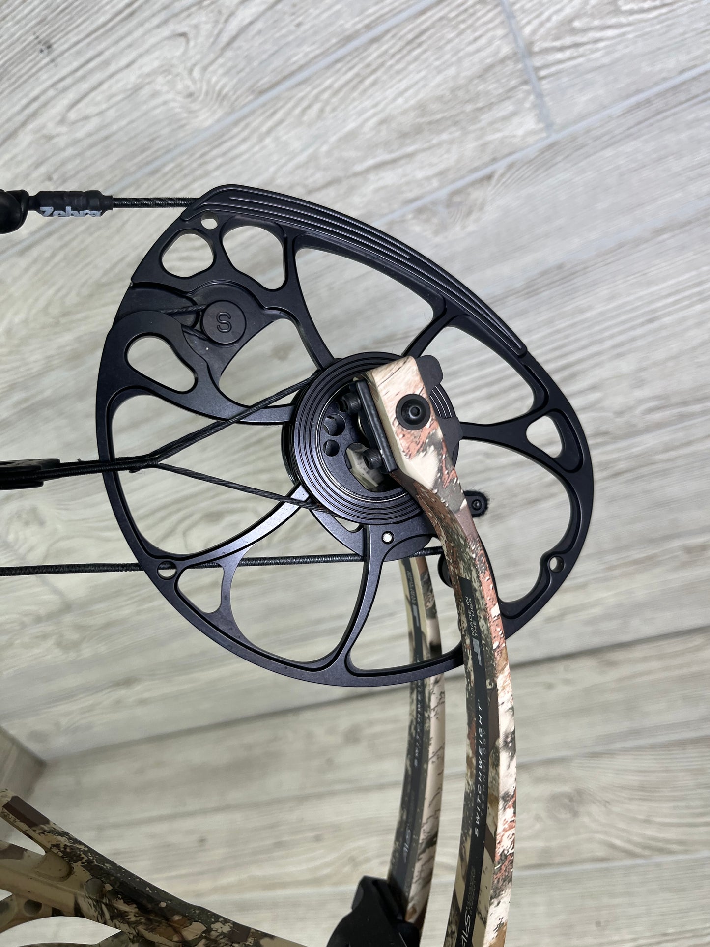 Used Mathews V3 31 Right Hand First Lite LOADED Package