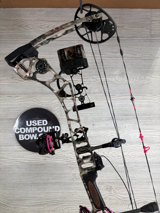 Used Mathews Avail RH Lost XD camo bow package 27" 50#
