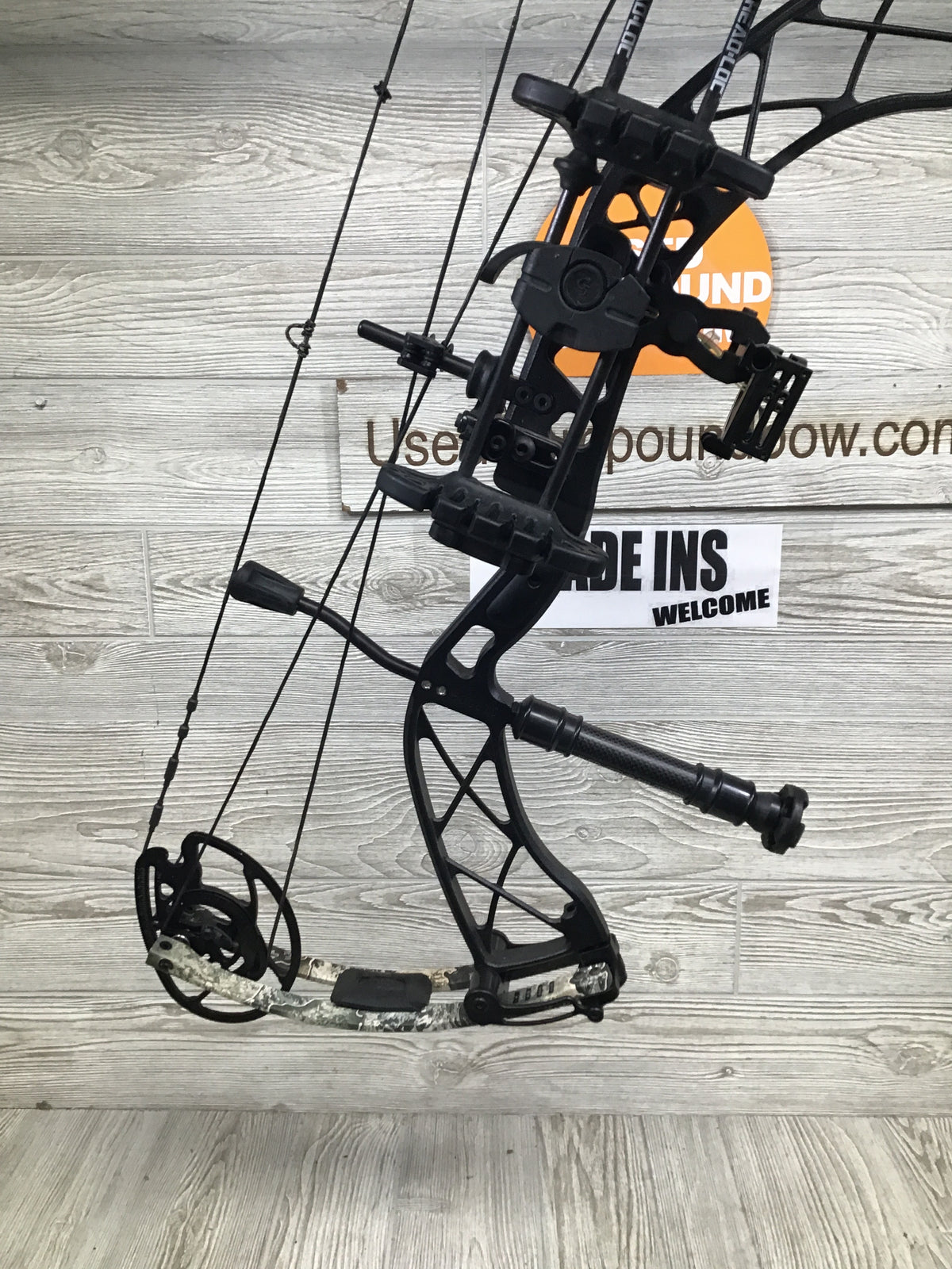 Xpedition Xscape 50-60# Black Riser/ camo limb right handed Package