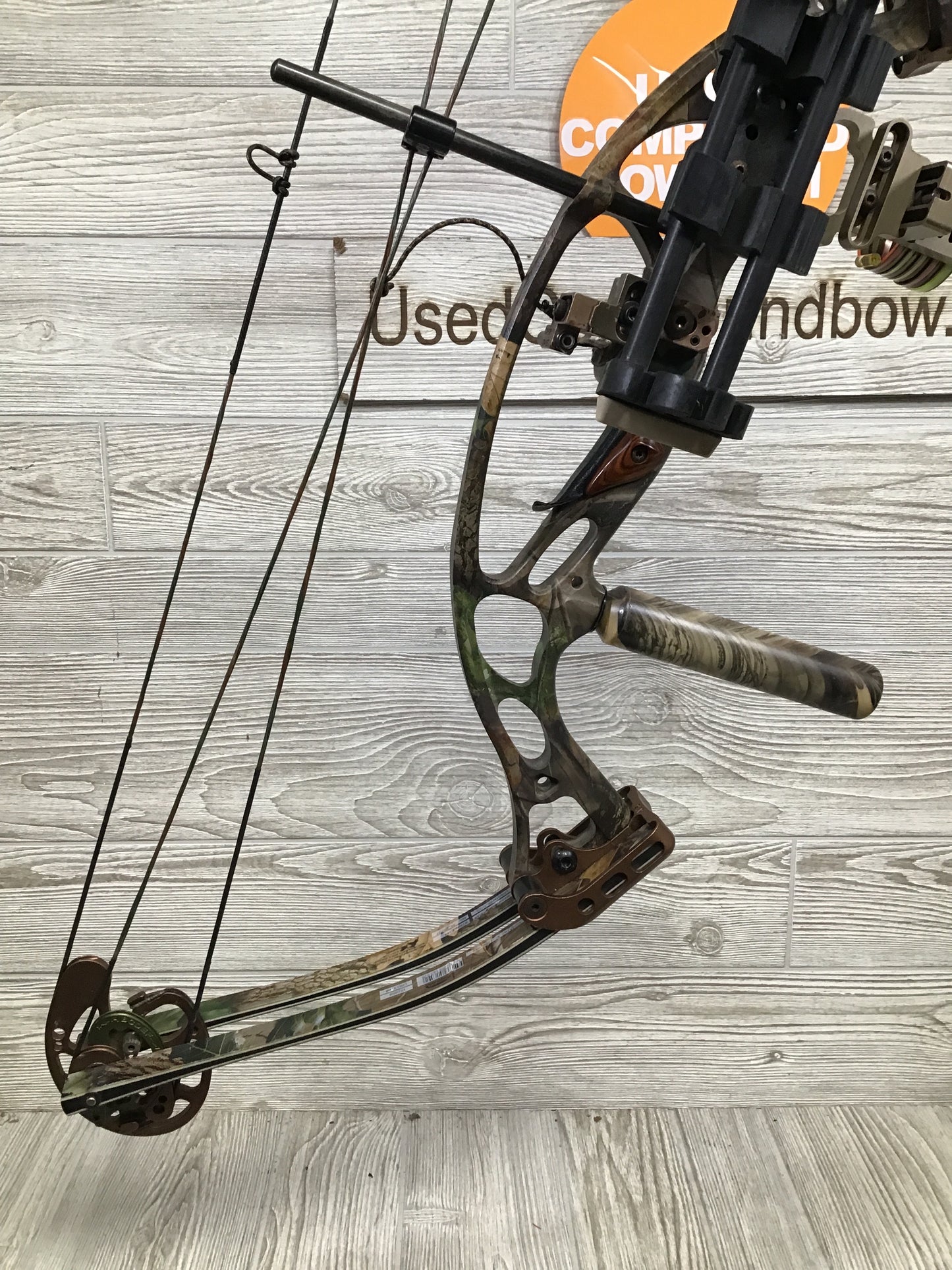Used RH Hoyt ViperTec XT 1000 Hunt Ready PKG 60-70# Realtree