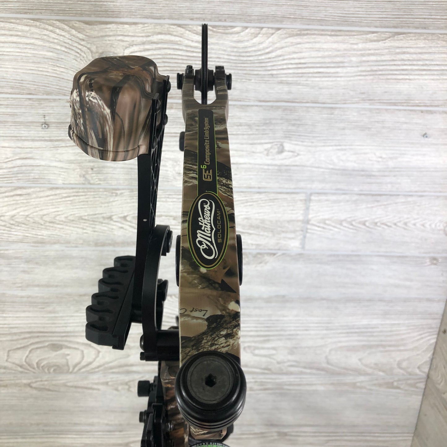 Used Mathews ZXT Right handed 60-70# 28.5" package