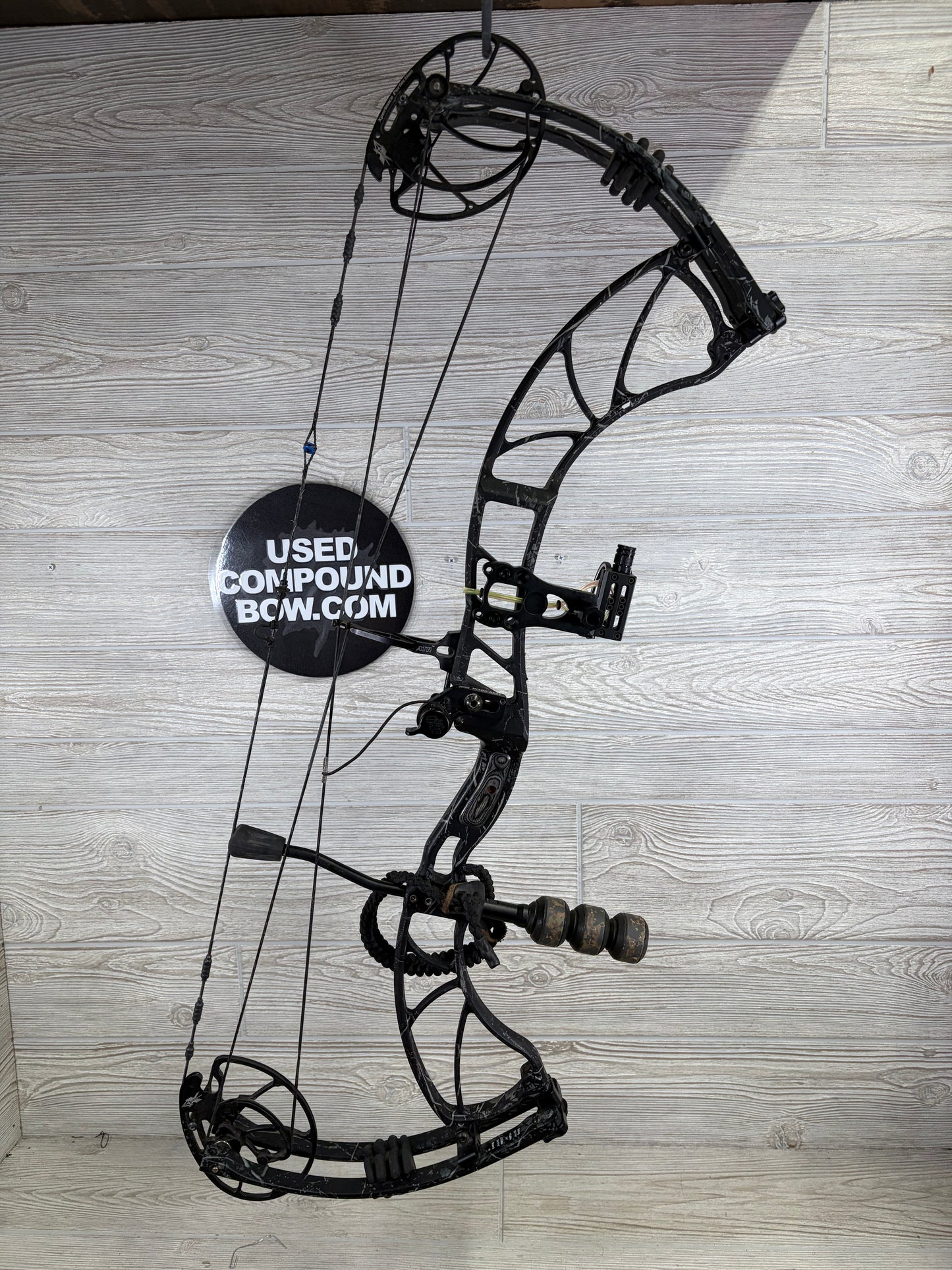 Used Xpedition Xcentric 7 RH 29" 55-65lb Bow Pkg